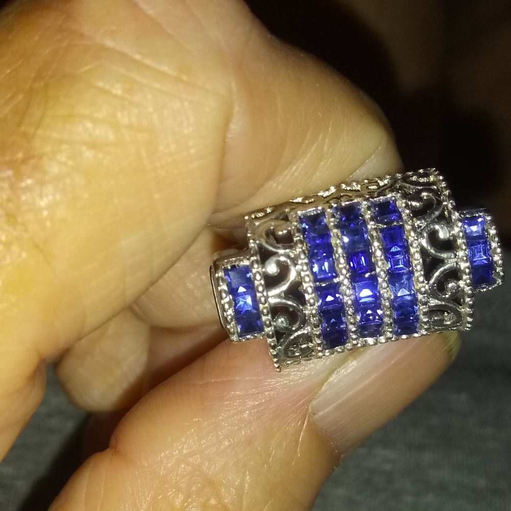 Size 8 ArtDeco Style Blue Sapphire Roll Top Ring
